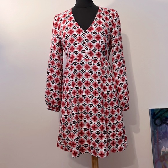 Boden Linen Long-sleeve V-neck Dress with Pockets - Picture 3 of 16